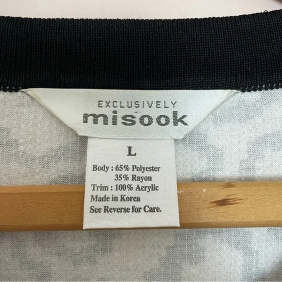 Exclusively Misook Black and White Long Sleeve Clasp Sequin Jacket Size Large - Picture 3 of 3